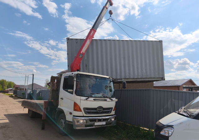 Транспортировка контейнеров манипулятором